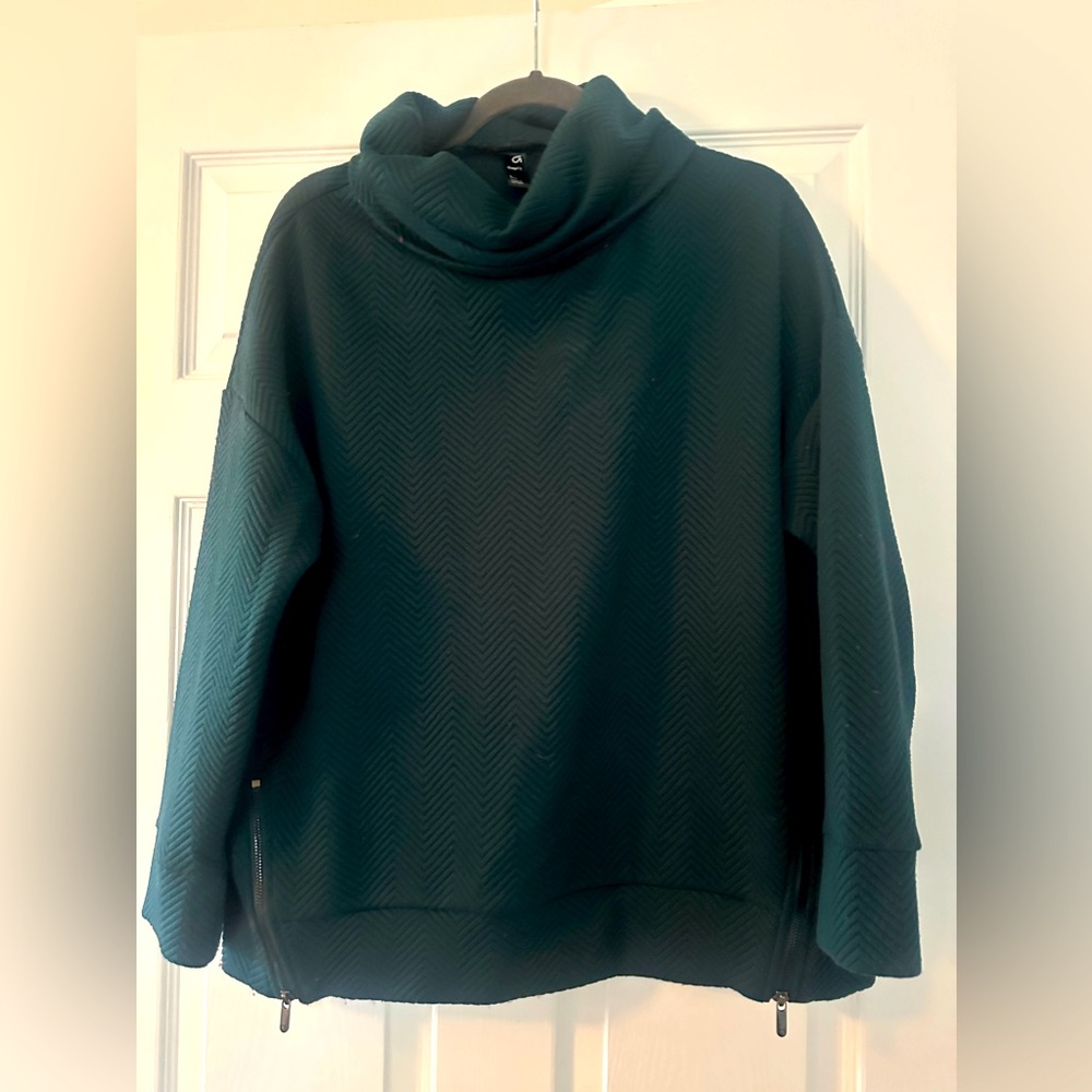 Gap Fit sweatshirt. Size large, hunter green.